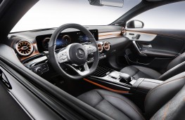 Mercedes-Benz CLA 2019 cockpit